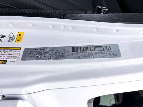 Used 2019 Jeep Wrangler Unlimited Sahara AWD/4WD image 36