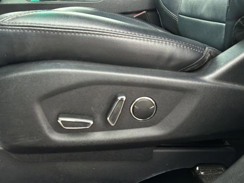 Used 2016 Ford Explorer XLT w/ Equipment Group 202A image 14