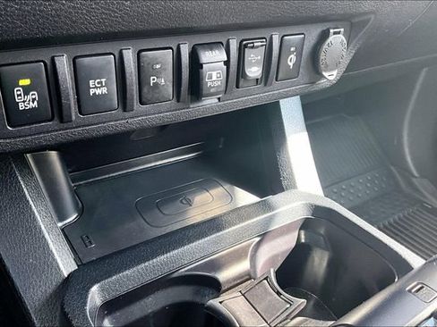 Used 2018 Toyota Tacoma TRD Off-Road w/ Technology Package image 29