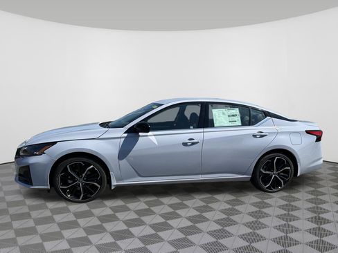 Used 2025 Nissan Altima 2.5 SR image 16