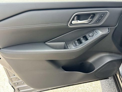 New 2026 Nissan Rogue Platinum w/ Platinum Premium Package AWD/4WD image 18