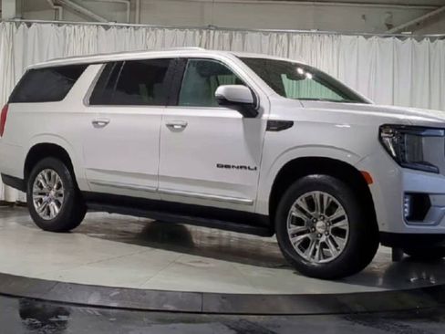 Used 2024 GMC Yukon XL Denali w/ Advanced Technology Package AWD/4WD image 3