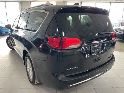 Used 2018 Chrysler Pacifica Touring-L image 5