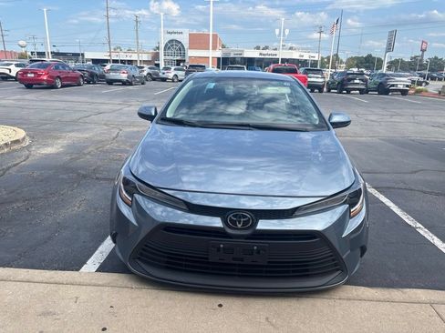 Used 2023 Toyota Corolla LE FWD image 2