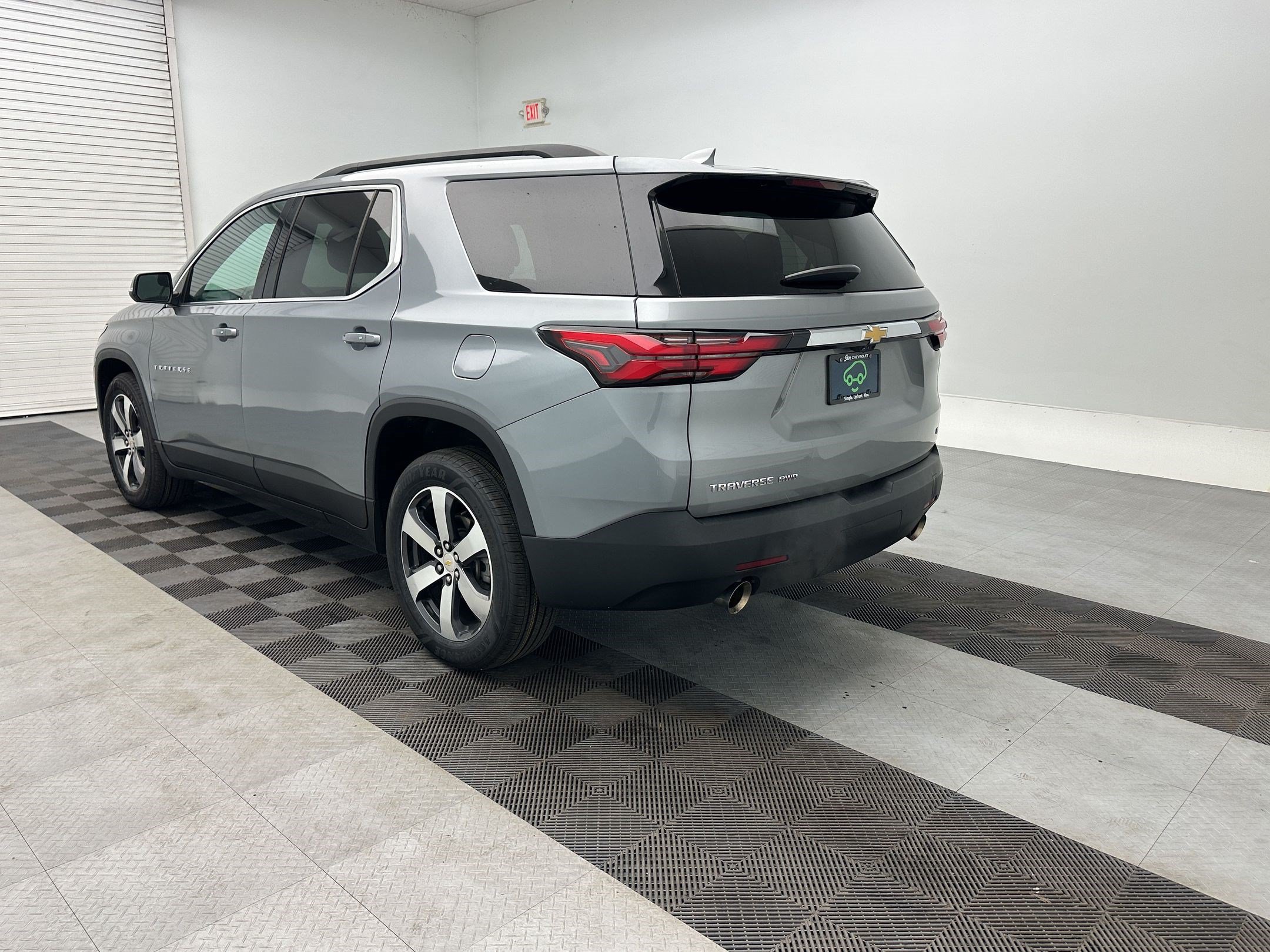 Certified 2023 Chevrolet Traverse LT w/ LT Premium Package AWD/4WD image 3