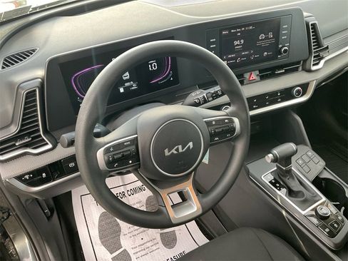 Used 2023 Kia Sportage LX image 15