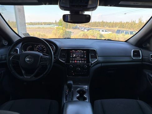 Used 2019 Jeep Grand Cherokee Laredo AWD/4WD image 10