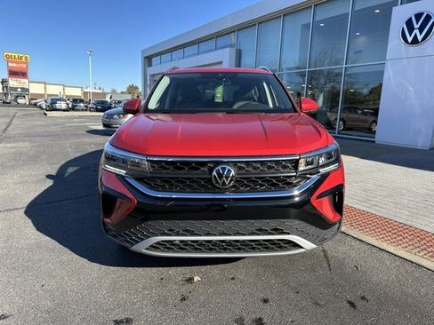 New 2024 Volkswagen Taos SE image 2