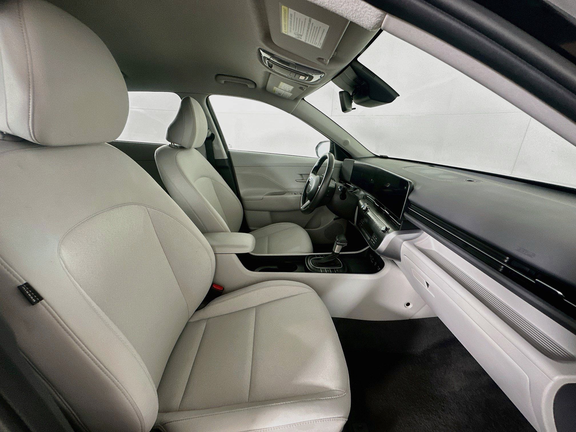 Used 2025 Hyundai Kona SEL FWD image 29