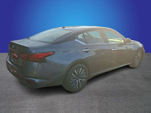 Used 2025 Nissan Altima 2.5 SV FWD image 4