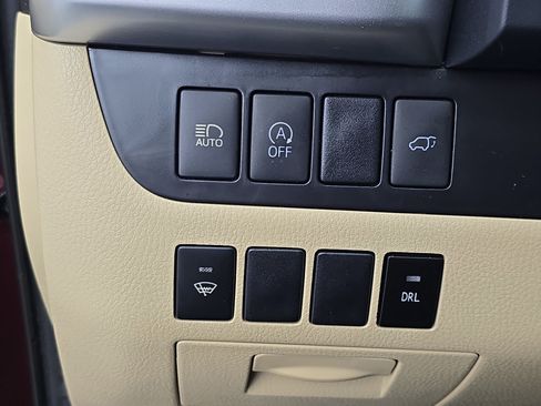 Used 2019 Toyota Highlander XLE FWD image 27