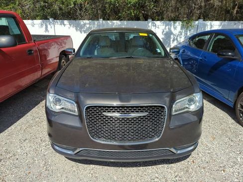 Used 2019 Chrysler 300 Limited image 3