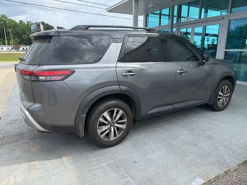 Used 2022 Nissan Pathfinder SL image 5