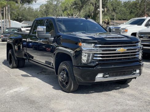 Used 2022 Chevrolet Silverado 3500 High Country w/ Safety Package II image 10