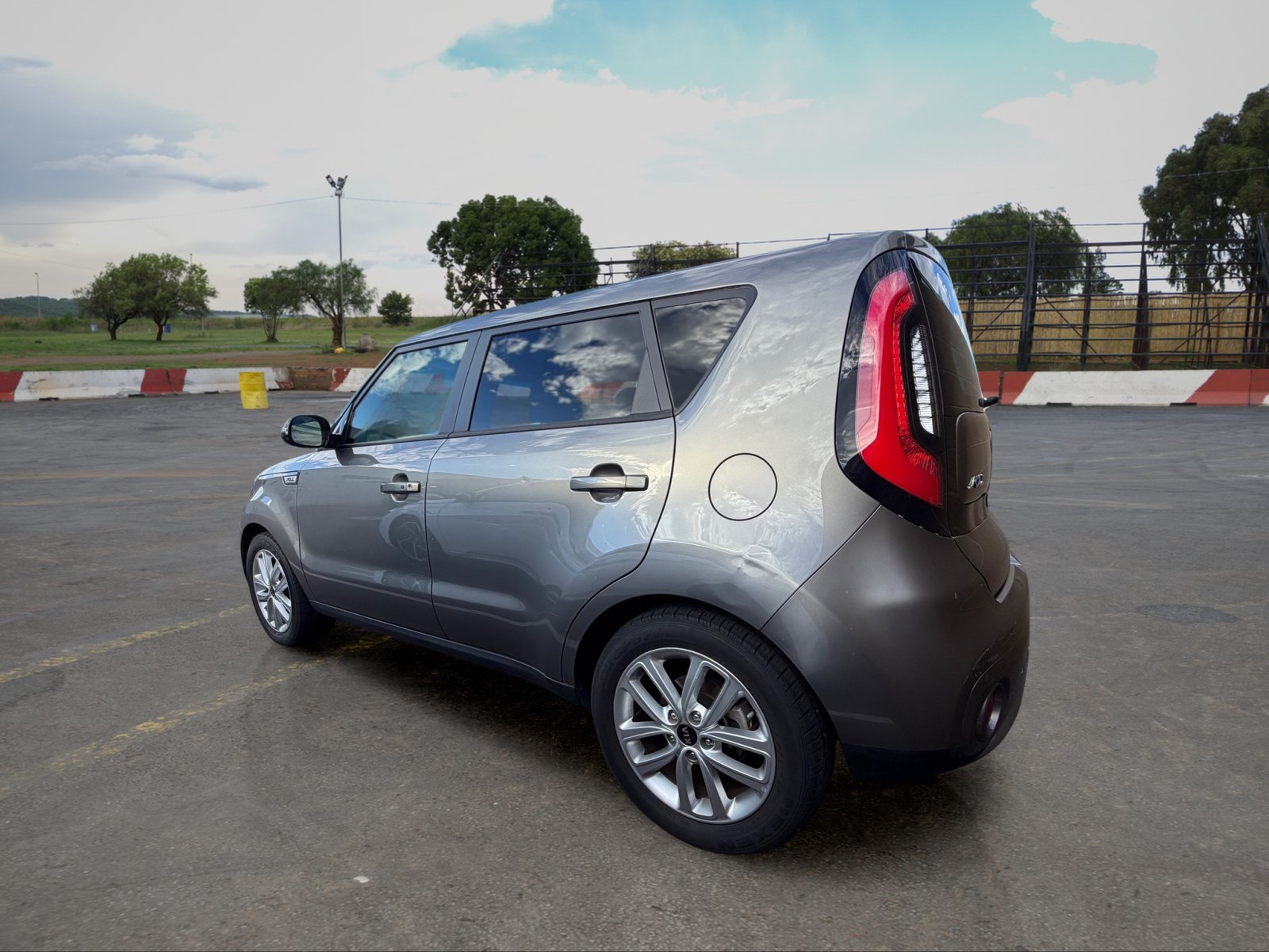 Used 2017 Kia Soul + w/ Primo Package FWD image 4