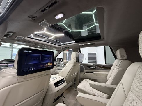 Used 2024 Cadillac Escalade Sport Platinum image 32