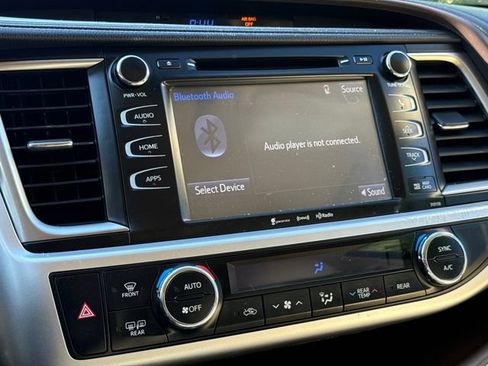 Used 2016 Toyota Highlander XLE FWD image 25