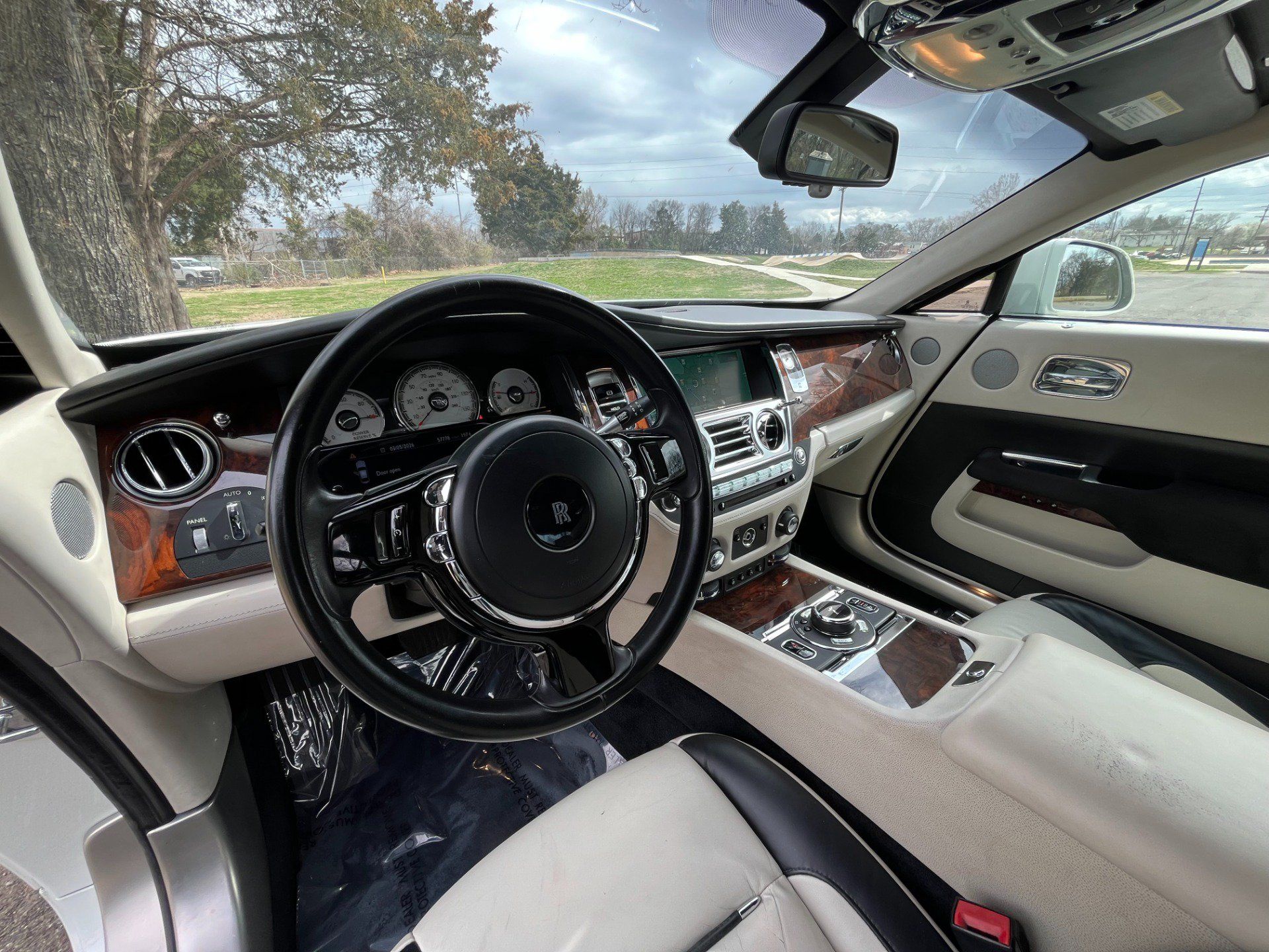 Used 2016 Rolls-Royce Wraith RWD image 49