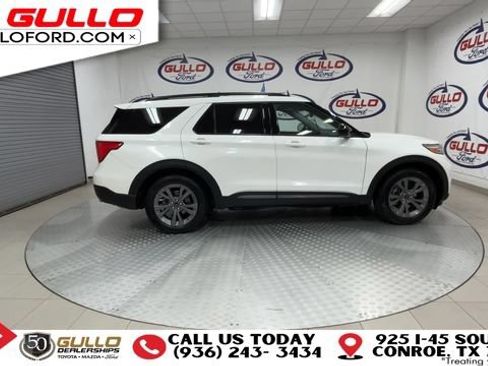 Certified 2022 Ford Explorer XLT w/ Equipment Group 202A RWD image 9
