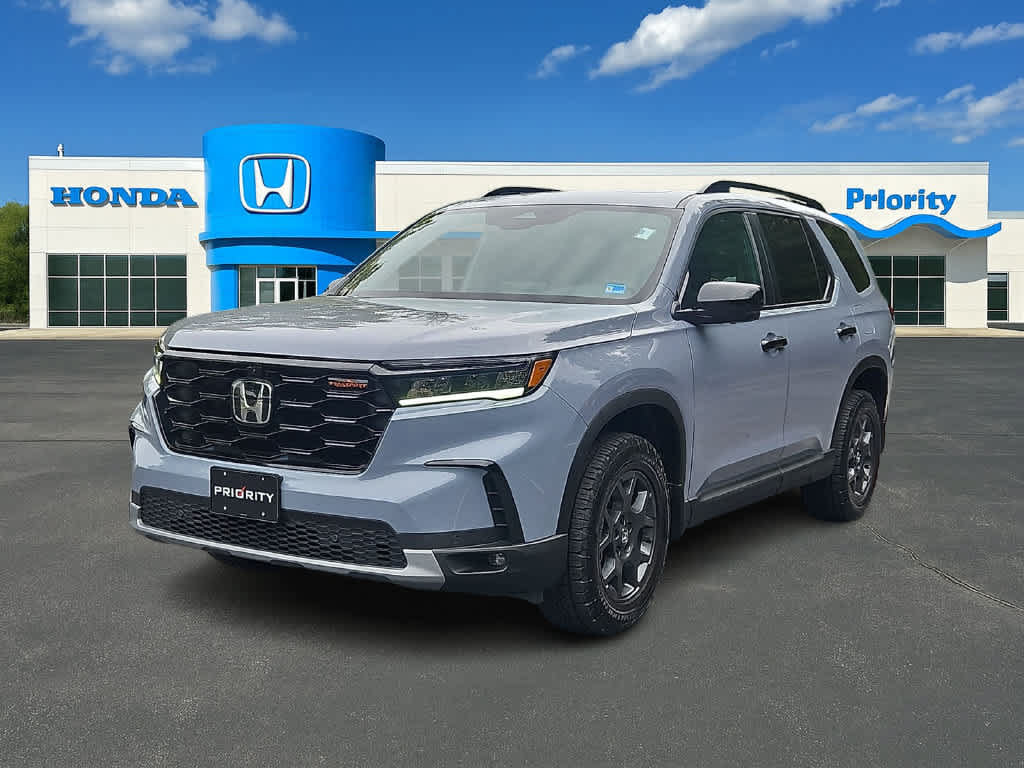 Certified 2025 Honda Pilot TrailSport image 1