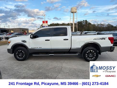 Used 2018 Nissan Titan PRO-4X w/ Pro-4x Convenience Package image 2