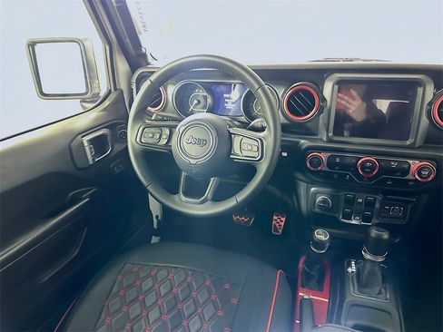 Used 2022 Jeep Gladiator Sport image 17