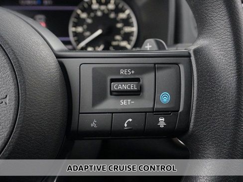 Used 2024 Nissan Rogue SV AWD/4WD image 3