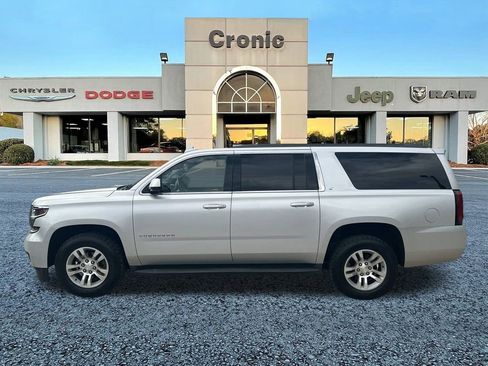 Used 2017 Chevrolet Suburban LT w/ Luxury Package image 6