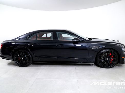 Used 2023 Bentley Flying Spur W12 image 9