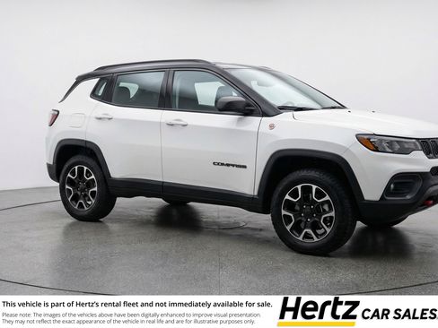 Used 2025 Jeep Compass Trailhawk AWD/4WD image 1