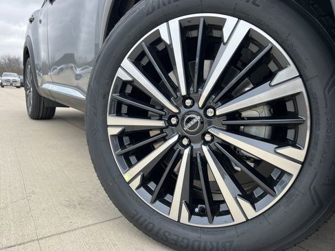 New 2026 Nissan Pathfinder Platinum FWD image 7