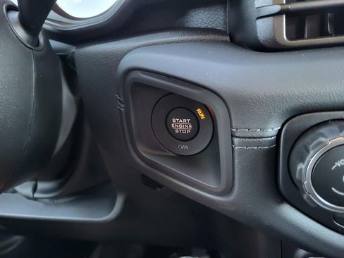 New 2025 Jeep Gladiator Mojave image 24