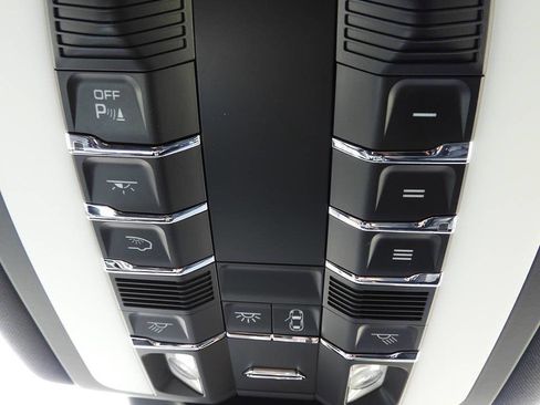 Used 2018 Porsche Macan GTS AWD/4WD image 46