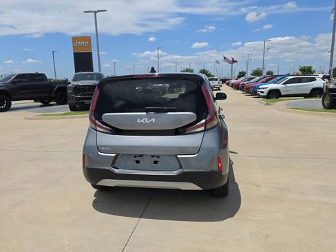 Used 2023 Kia Soul LX w/ LX Technology Package FWD image 4