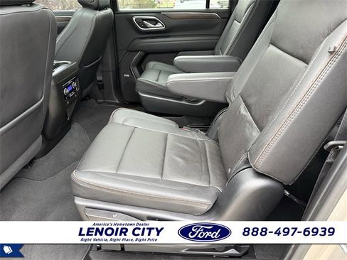 Used 2023 Chevrolet Suburban High Country image 11