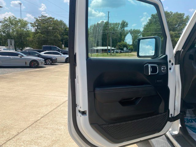 Used 2023 Jeep Wrangler Unlimited Sahara w/ Cold Weather Group AWD/4WD image 18