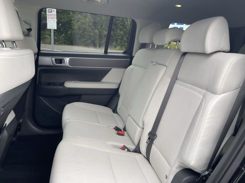 Used 2025 Hyundai Santa Fe SE AWD/4WD image 15