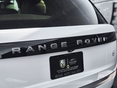 Used 2024 Land Rover Range Rover SV image 11