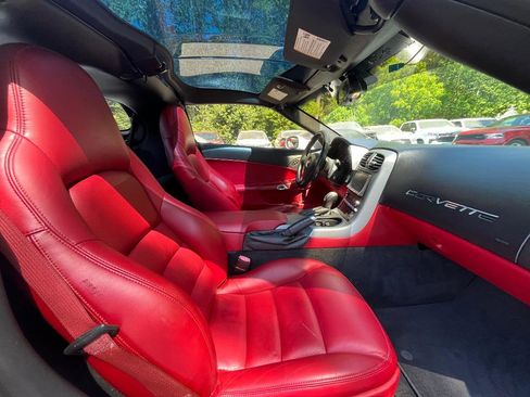 Used 2006 Chevrolet Corvette Coupe w/ Preferred Equipment Group RWD image 31