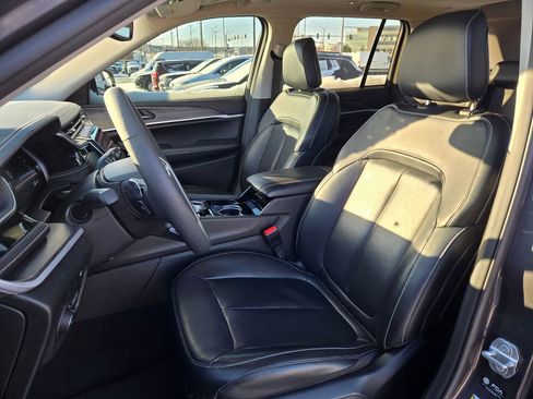 Used 2022 Jeep Grand Cherokee Limited 4xe image 13