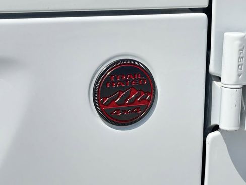 Used 2021 Jeep Gladiator Rubicon AWD/4WD image 10