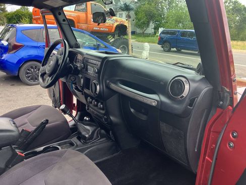 Used 2013 Jeep Wrangler Sport w/ Connectivity Group AWD/4WD image 21