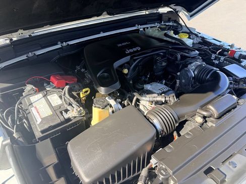 Used 2018 Jeep Wrangler Unlimited Sport w/ Technology Group AWD/4WD image 35