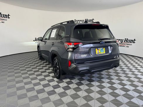 Used 2025 Subaru Forester Premium w/ Convenience Package #2 image 10