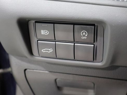 Used 2024 Toyota Highlander XLE AWD/4WD image 32