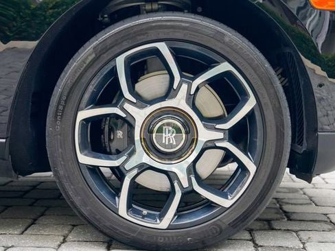 Used 2020 Rolls-Royce Cullinan Black Badge image 33