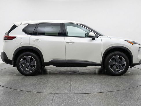 Used 2025 Nissan Rogue SV image 11