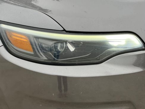 Used 2019 Jeep Cherokee Latitude Plus image 29