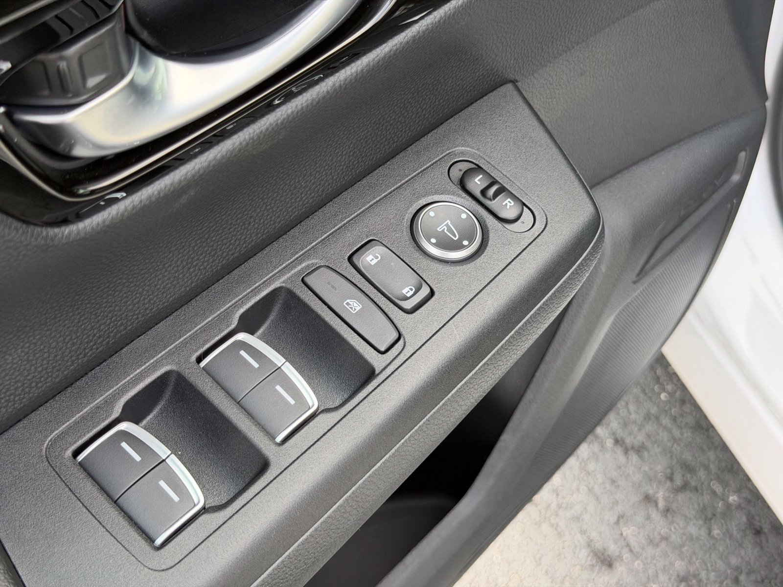 Used 2025 Honda CR-V EX-L image 13