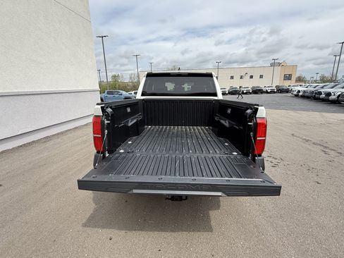 Certified 2025 Toyota Tacoma SR w/ SR Upgrade Package AWD/4WD image 5